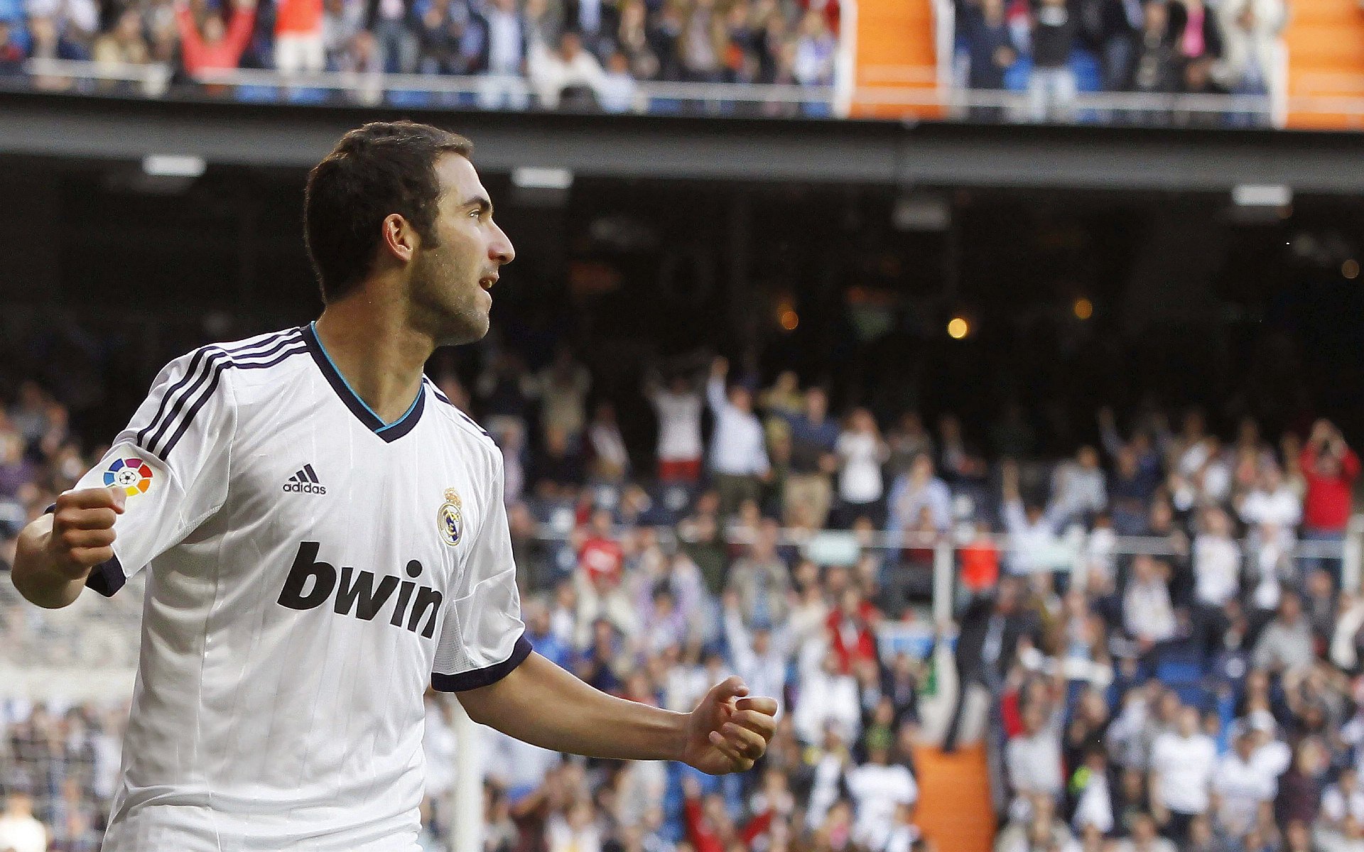 开云在线直播-北美球员加盟亚洲联赛，打破传统球员转会，北美球队参加美洲杯吗